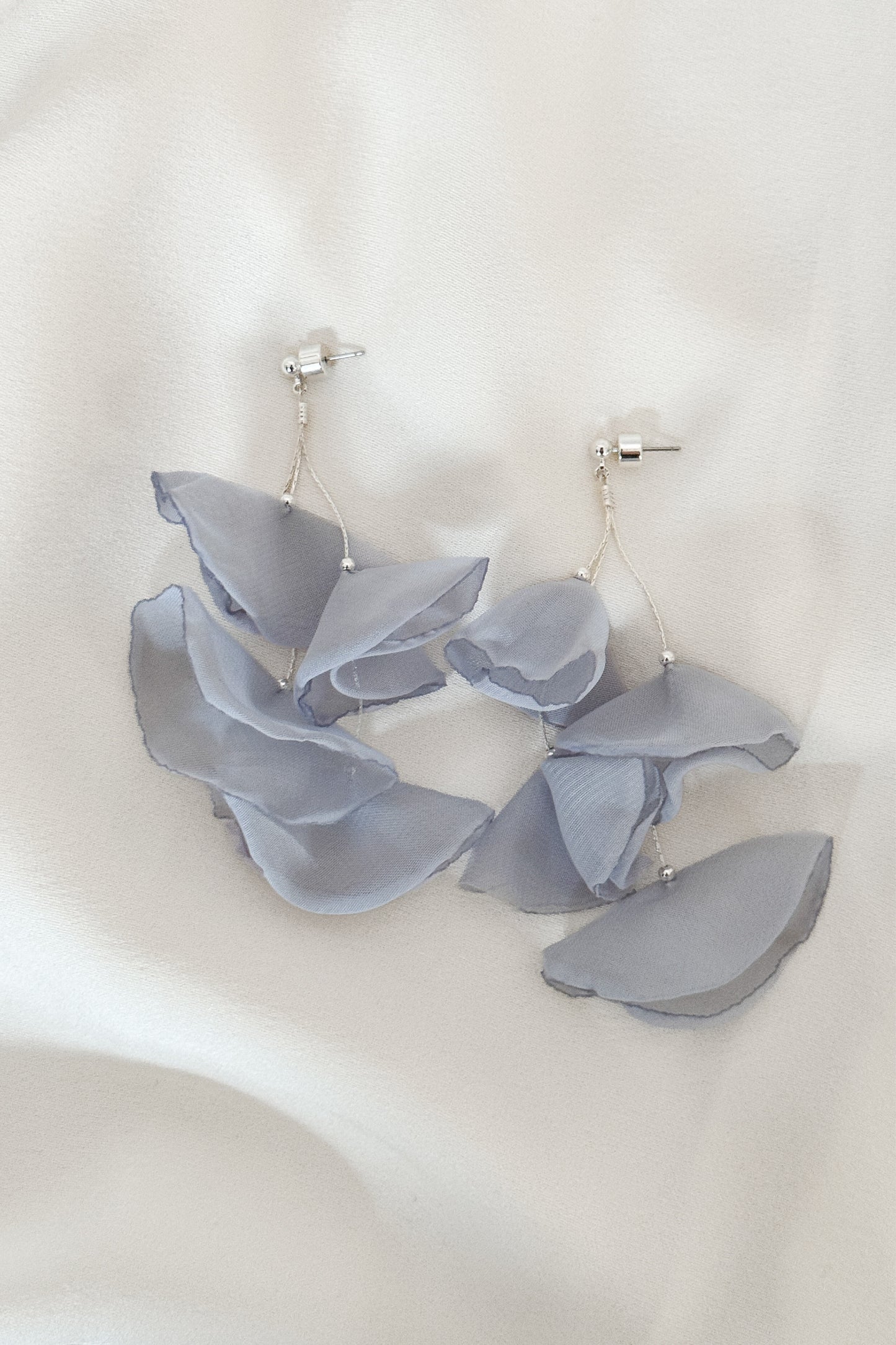 Jasmine Earrings (Illusion Blue)