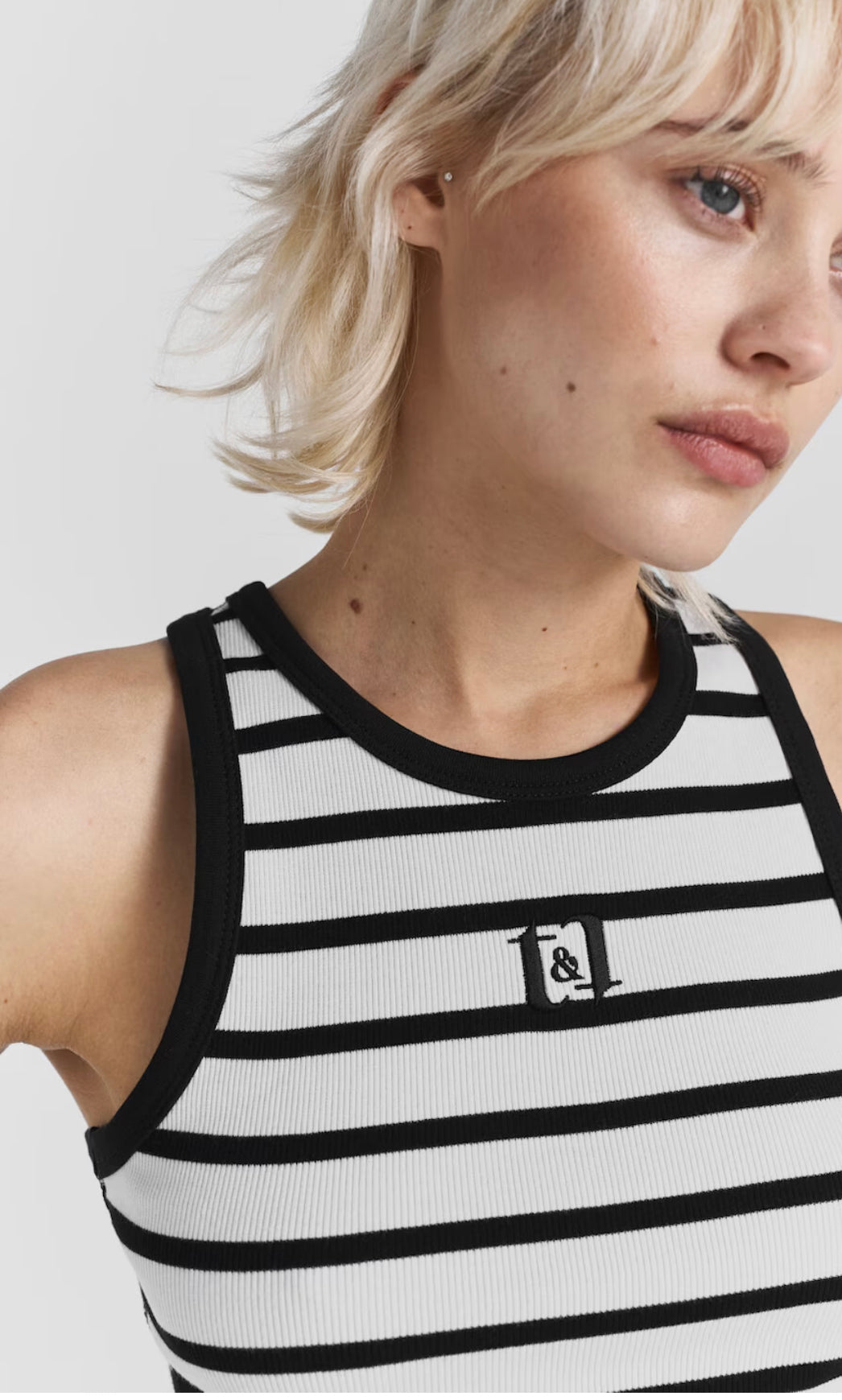 Azra Logo Tank